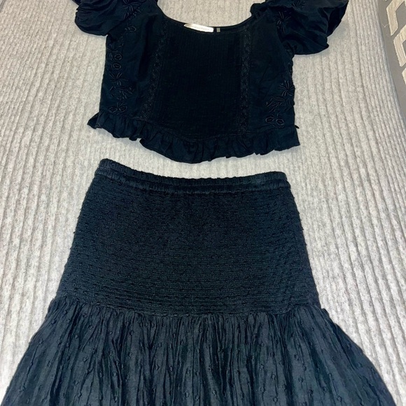 Black Puff Sleeve Smocked Blouse with Ruffled Hem - Picture 5 of 7